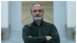 Doliu în presa din România! A murit jurnalistul Victor Kapra