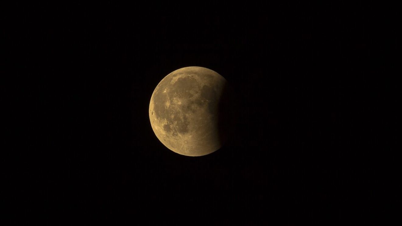 Superluna albastră se vede în această noapte. Va mai apărea doar peste 14 ani