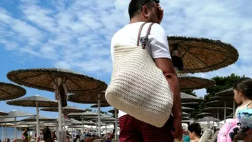 Fabulos! Cum a apărut un român pe o plajă celebră din Thassos? Toţi s-au uitat lung la el, când au văzut ce ţinea în mână