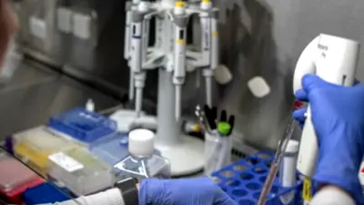 Un vaccin experimental oprește dezvoltarea formelor agresive de cancer. Cum funcționează nanoparticulele lipidice