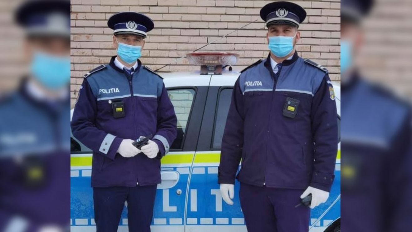 Ei sunt polițiștii-eroi! Au sărit într-un lac înghețat ca să salveze un bărbat de la înec