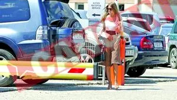 Iulia Albu si-a operat catelul la ochi