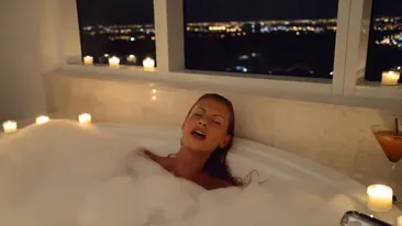 Cele mai FIERBINTI imagini de Sarbatori! O romanca MILIONARA ii va scoate pe barbati din minti: Confesiunea mea este sincera...