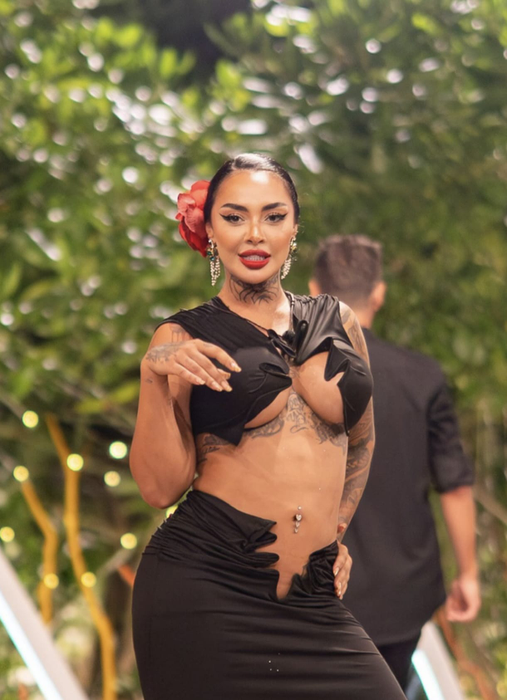 A confundat Survivor cu Insula Iubirii? Cum a apărut Naba Salem în finala de la Antena 1