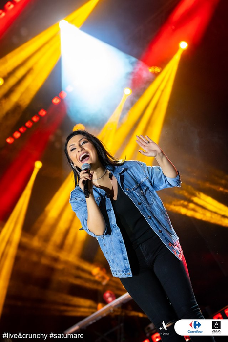 Andra Măruță s-a împlinit sau chiar e însărcinată?! Cum a apărut pe scenă la Satu Mare, în timpul ultimului concert