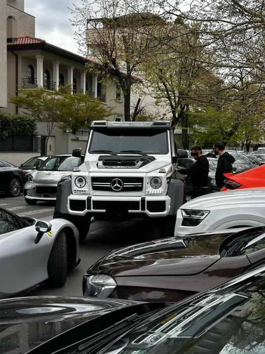 Paradă de bolizi în cartierul Primăverii din Capitală