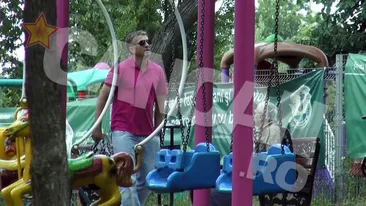 Dan Petrescu, probleme grave in... defensiva! Uite ce-a patit din cauza unei perechi de blugi talie muuult prea joasa!