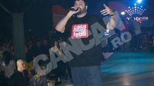 "Casa Moara Fetili", dedicatie pe tricou pentru "suporterii" moldoveni de la Grasu XXL, la concertul din club Princess!