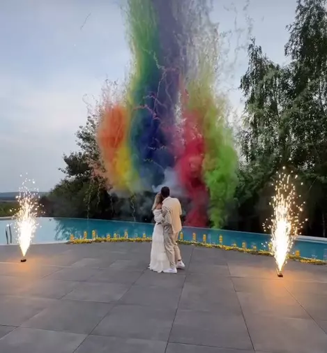 Nuntă discretă în showbizul românesc! Și-au unit destinele printre nori de culoare și mulți lămâi