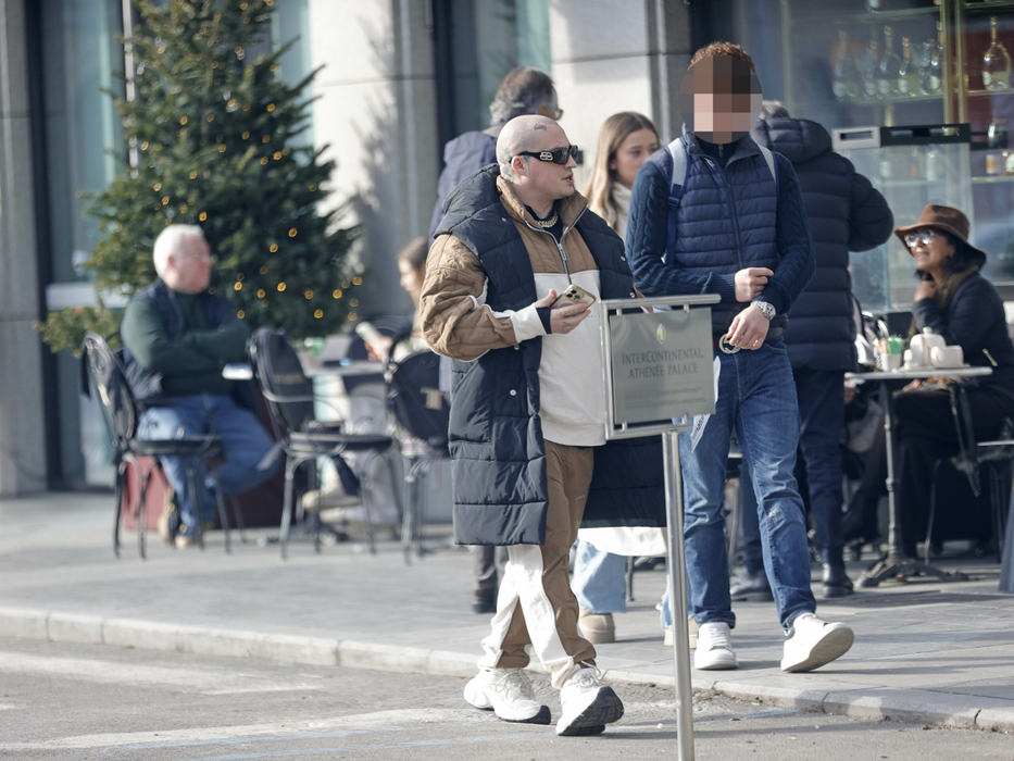 OG Eastbull a ieșit pe stradă ca și cum conduce orașul. Alo, pronto, se rezolvă!