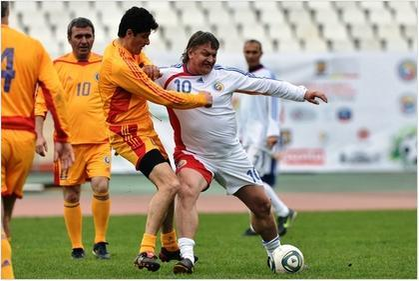 Dănuţ Lupu mai joacă o minge şi cu patronul Ionuţ Negoiţă