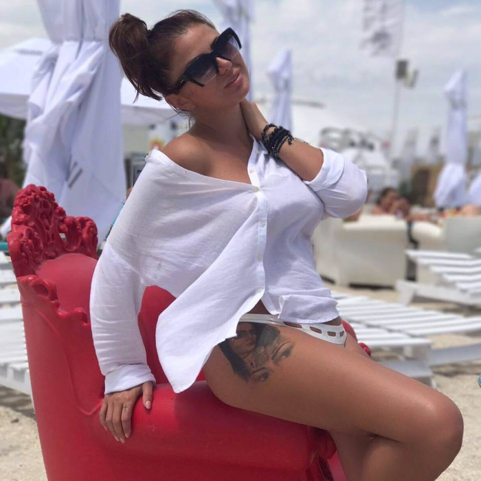 Anca Bostan într-una din numeroasele vacanţe de lux