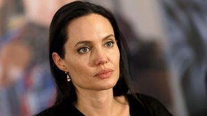 Angelina Jolie urmează un tratament controversat! Cum arată acum