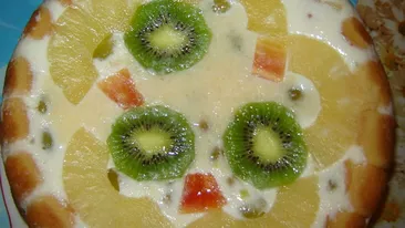 Tort diplomat cu fructe si piscoturi