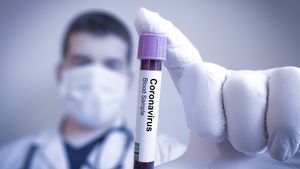 Câte persoane s-au infectat cu COVID-19, după ce au primit ambele doze de vaccin