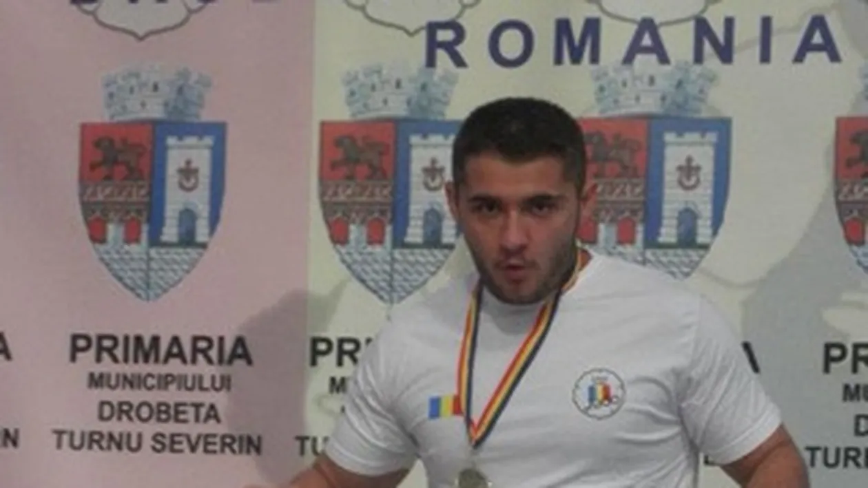 Campion national de judo, nevoit sa renunte la performanta si sa se angajeze pe vas de croaziera