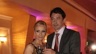 Daniela Gyorfi nu-l iarta pe Tal ca a iesit cu fetita ei la agatat  Il strang de gat!