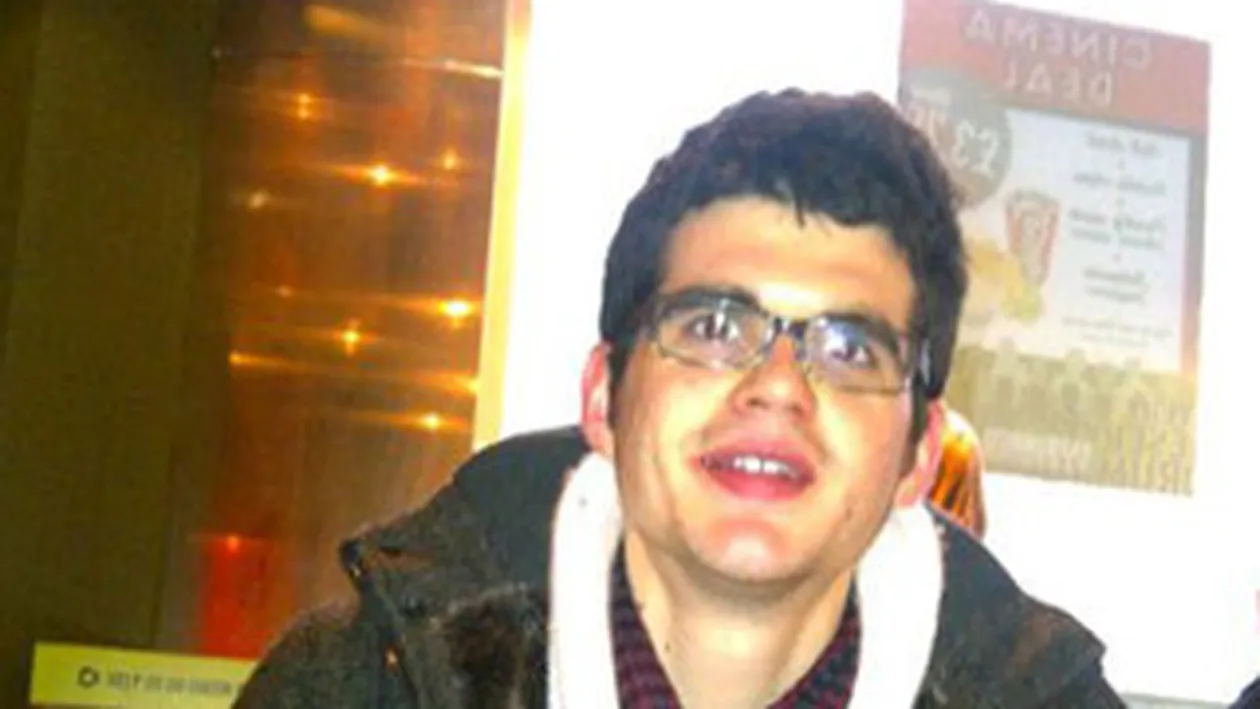 Fiul lui Florin Calinescu va fi ingropat  intr-un sicriu de 2.200 de euro! Trupul neinsufletit a fost depus la studiourile din Buftea!