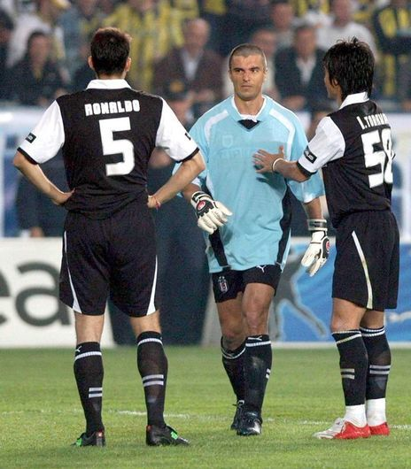 Singurul fotbalist român cu o stea în muzeul unei formaţii calificată în optimile Ligii Campionilor! A rămas un idol pentru fanaticii suporteri