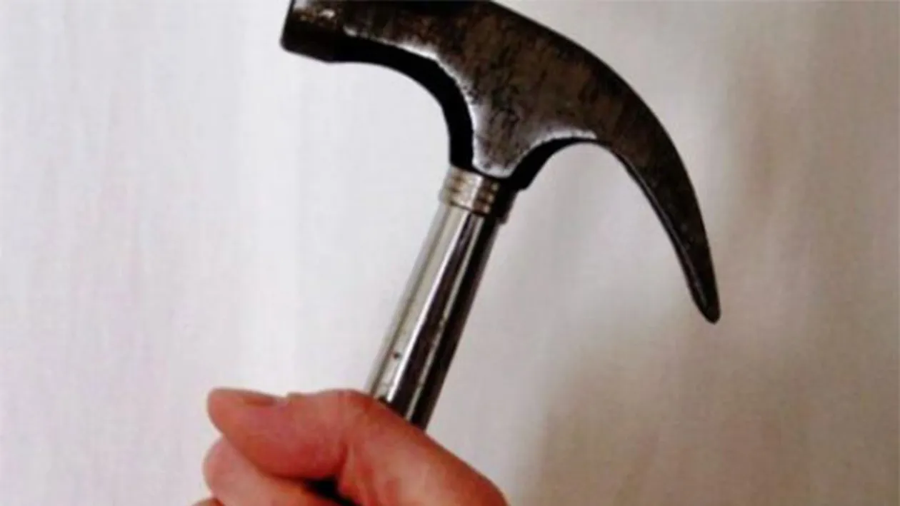 Crima oribila la Suceava! Un barbat si-a omorat vecinul cu ciocanul