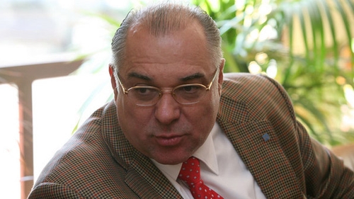 Marius Marinescu si-a tras asistenta sexy. Vezi ce au facut cei doi ziua in amiaza mare