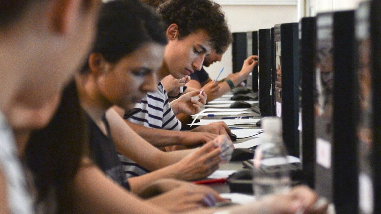 Noua variantă a examenului de Bacalaureat îi nemulțumește pe specialiști: „Creează premisele pentru învățarea superficială”
