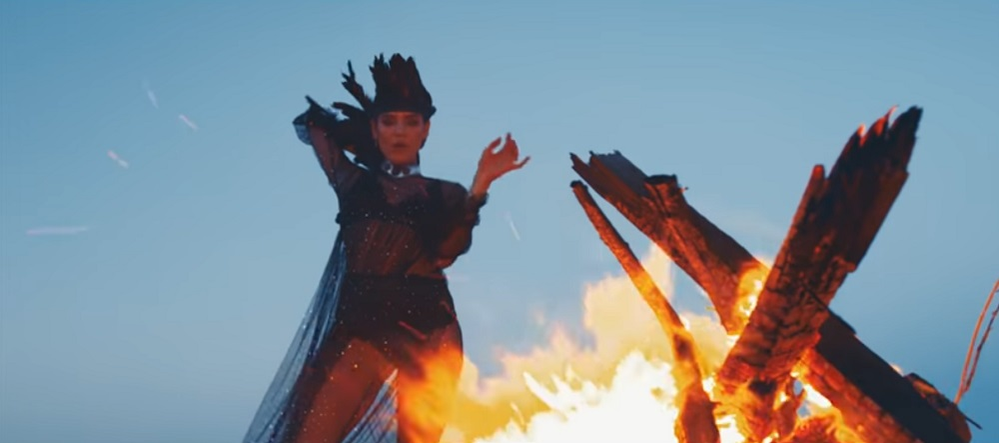 Fiica lui Mădălin Voicu se lansează în muzică. Ioana Voicu, sexy și provocatoare în clipul primei melodii, “Magic”