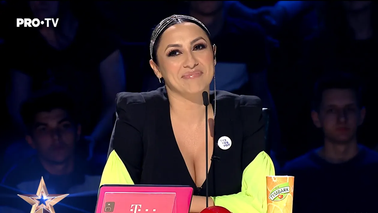 Andra Măruță, cu sânii la vedere în semifinala live Românii au Talent de la Pro TV