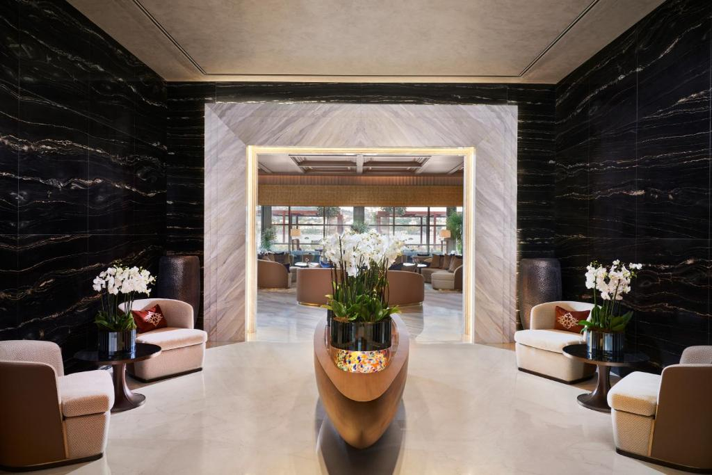 Hotelul în care milionarul le-ar atrage pe domnișoarele din showbiz/ Sursă foto: Booking.com