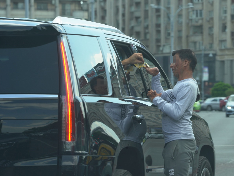 Florin Salam și-a arătat ”pătrățelele” în inima Bucureștiului