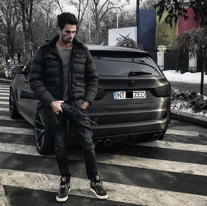 ”Zed” și BMW-ul înmatriculat în Neamț