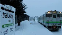 FOTO! Japonia menţine deschisă o gară folosită doar de o elevă şi a ajustat mersul trenurilor după programul acesteia  