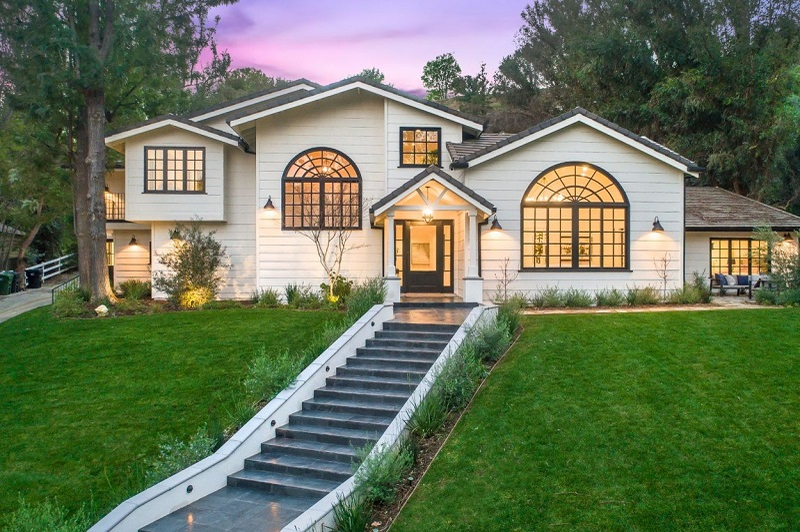 Miley Cyrus, achiziție de 5 milioane de dolari! Cum arată noua vilă a artistei din Los Angeles
