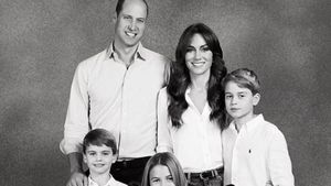 Gafă uriașă la Casa Regală Britanică. L-au lăsat pe micul prinț fără un deget chiar în poza de Crăciun