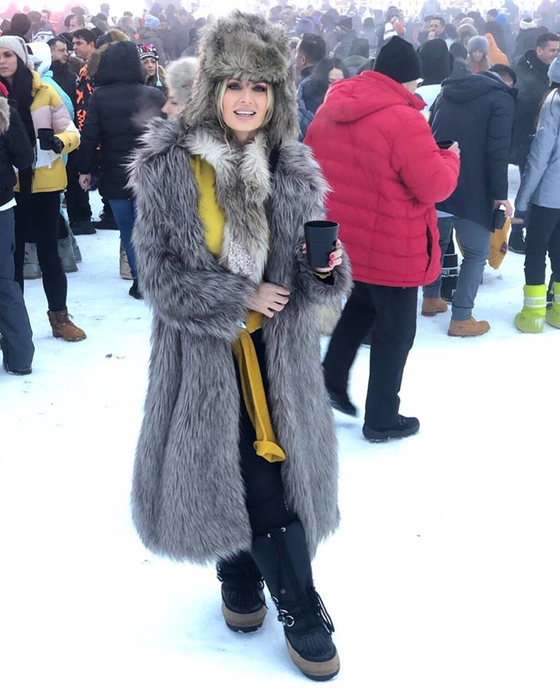 Nu are nicio rușine! Andreea Bănică, fotografiată dezbrăcată pe terasa hotelului