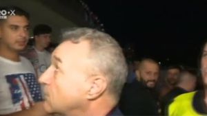 Gigi Becali, scandal cu suporterii după meci: „Bă, cine ești tu să mă înjuri pe mine?”