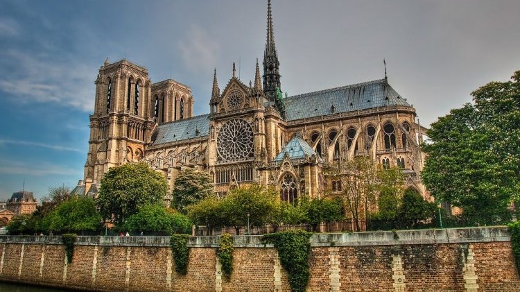 Statui, sculpturi și morminte, descoperite sub pardoseala catedralei Notre Dame, pe durata lucrărilor de reconstrucție