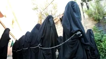 Tinerele luate sclave sexuale de Statul Islamic sunt impinse la sinucidere