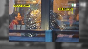 A ”turnat” în ea până când s-a făcut praf!  Ioana și Ilie Năstase au sărbătorit la restaurant “împăcarea”