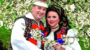 A inceput anul in doliu! Un faimos cantaret din Romania, rapus de durere: mama lui s-a stins din viata