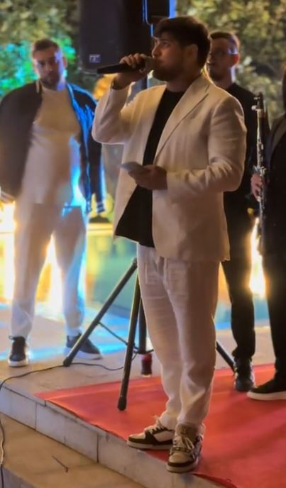 Manelistii cântă cu teamă la concerte