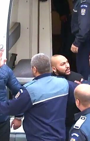 Dani Mocanu, coborât din dubă