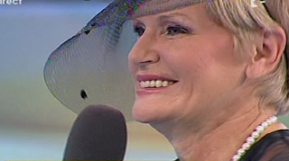 VIDEO Monica Tatoiu este retro! Isi cumpara haine second-hand din targurile bucurestene!