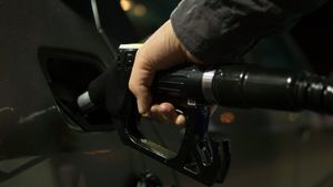 Trucul pe care îl știu puțini șoferi. Cum poți reduce la maxim consumul de carburant