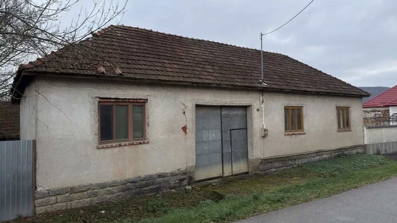 Localitatea din România în care poți cumpăra o casă cu doar 4600 de euro. Terenul este uriaș