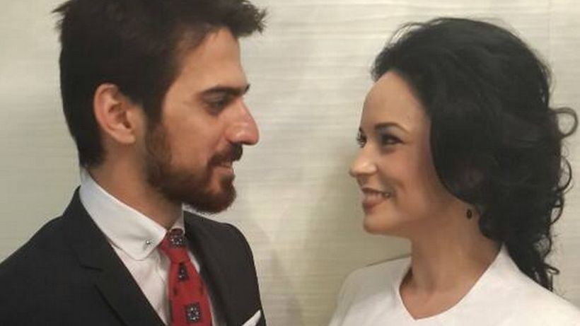 Cea mai ciudata alaturare in care a fost prinsa vreodata! Cum a ajuns Andreea Marin sa imparta covrigi si bani in mall!