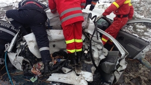 Accident cumplit. Salvatorii au intervenit de urgență! Patru persoane încarcerate