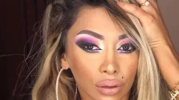 Cristina Pucean s-a pozat goală în fața oglizii ! Imagini incendiare cu dansatoarea maneliștilor!