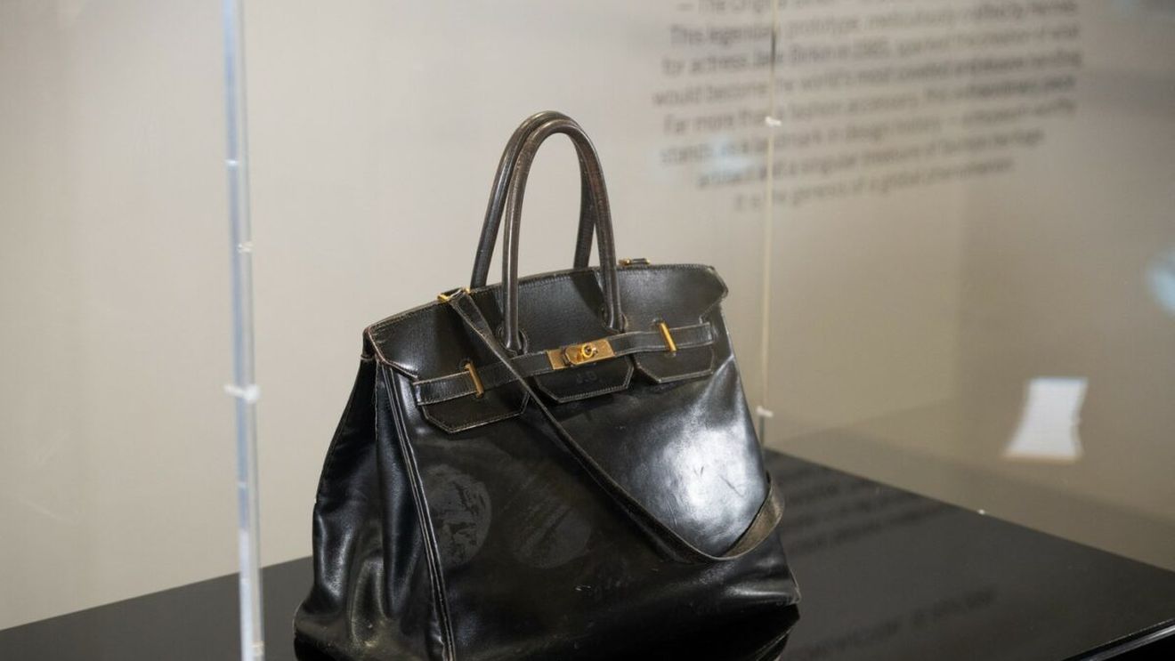 Geanta care a făcut istorie. Birkin-ul lui Jane Birkin, vândut cu 8,6 milioane de euro la Sotheby’s Paris