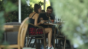 VIDEO EXCLUSIV. Fotbalistul lui Gigi Becali şi-a împăcat logodnica la terasă după ce s-a aflat de amantă! 